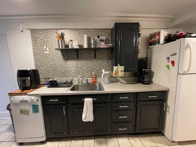 Foto del edificio - 682 Parker St