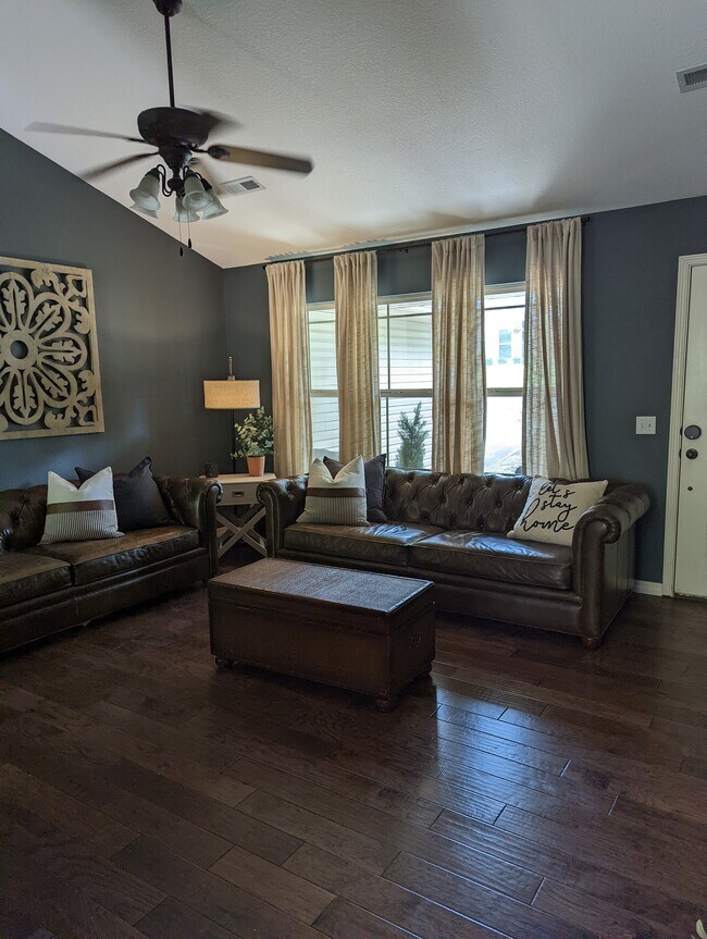 Foto del edificio - 22 Lyndhurst Dr