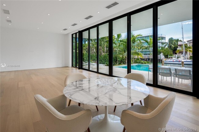 Foto del edificio - 1440 W 21st St
