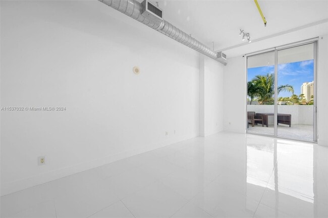 Foto del edificio - 3029 NE 188th St