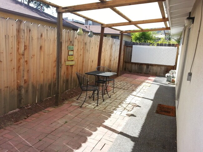 Building Photo - 364 Buchon St