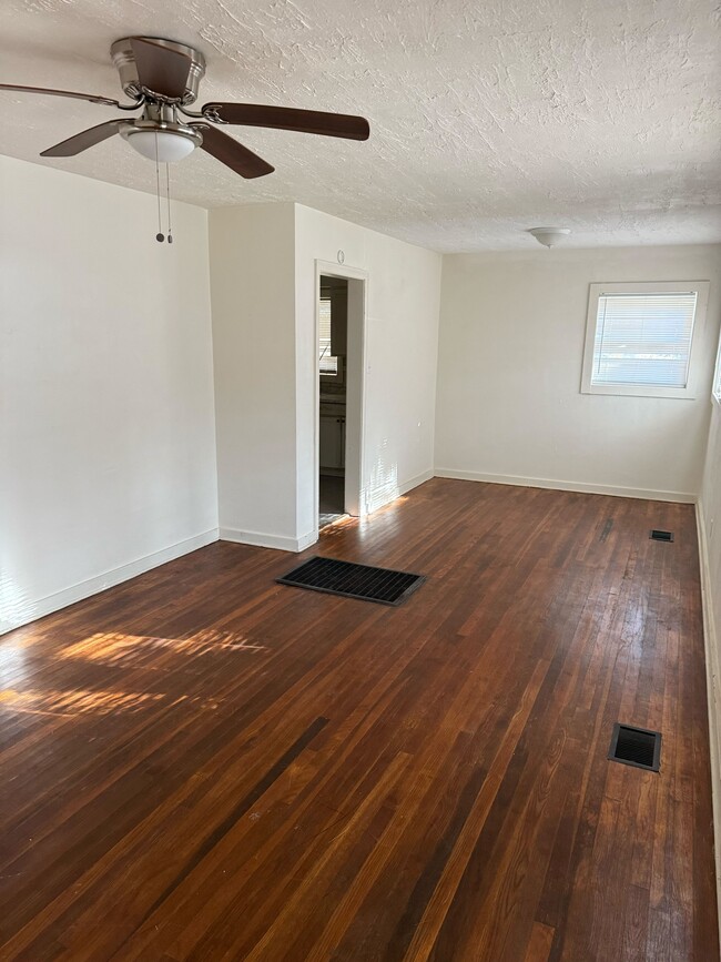 Photo - 2718 Emerald Dr House