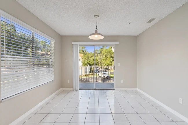 Foto del edificio - 682 Youngstown Pky