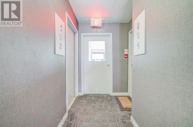 Building Photo - 1450 Glen Abbey Gate