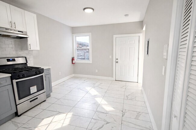 Foto del edificio - 494 S 18th St
