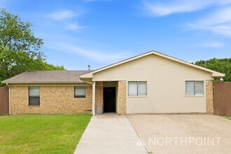 Building Photo - 2616 Alamain Dr