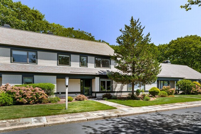 Building Photo - 8 Meadowbrook Way