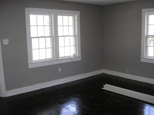 Building Photo - 410 Woodford Avenue