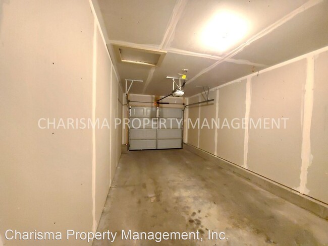 Building Photo - 404 N Sioux Blvd