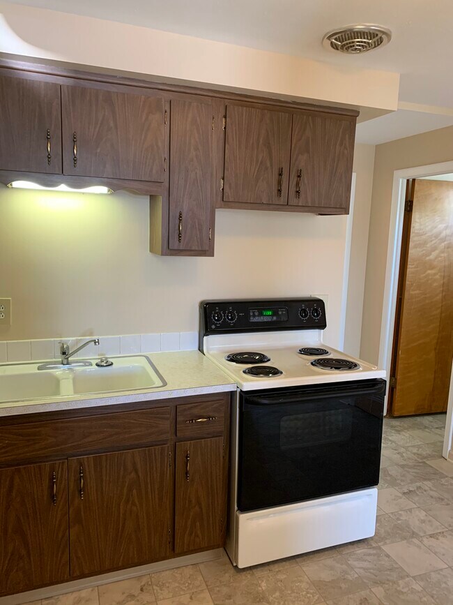 4645 Oberlin Ave Unit DOWN, Lorain, OH 44053 Apartments in Lorain, OH