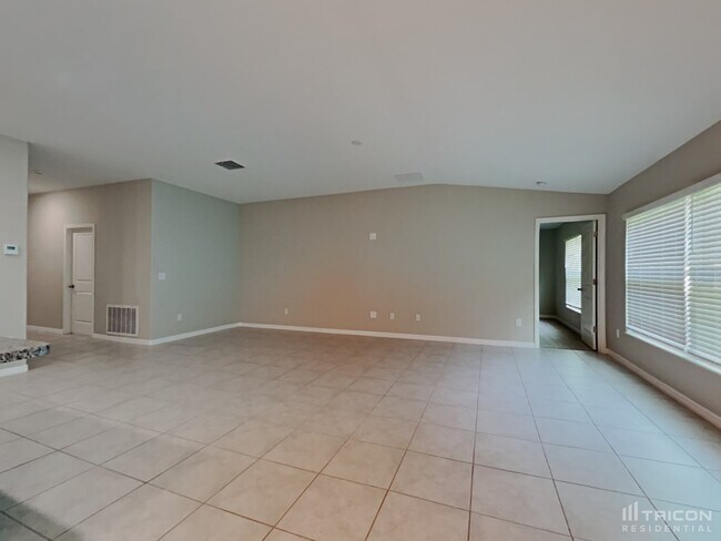 Foto del edificio - 4128 Salt Springs Ln