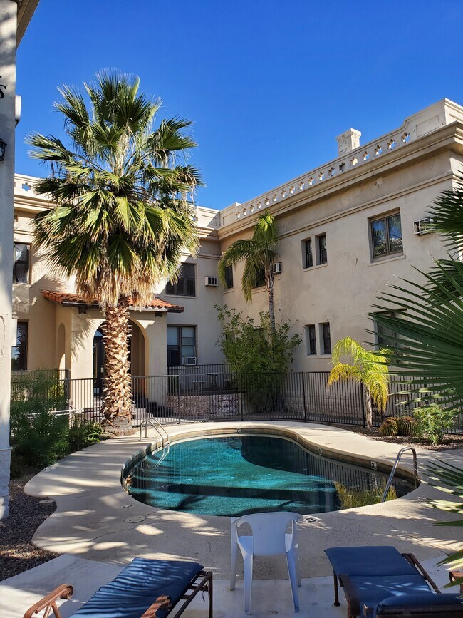 Foto del edificio - The Castle Apartments