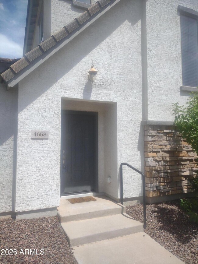 Building Photo - 4658 E Redfield Rd