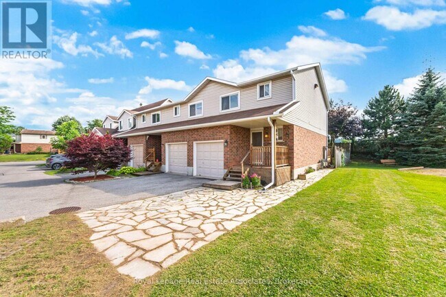 Building Photo - 360-360 Cornridge Pl