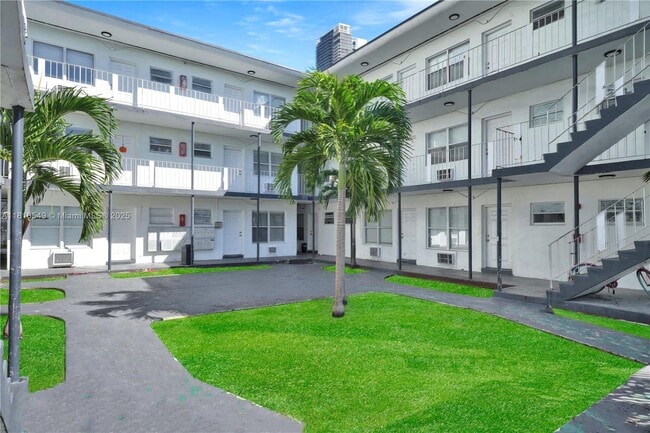 Building Photo - 1315 NE Miami Ct