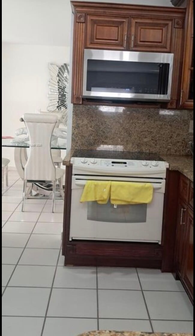 Foto del edificio - 1417 SW 139th Ave