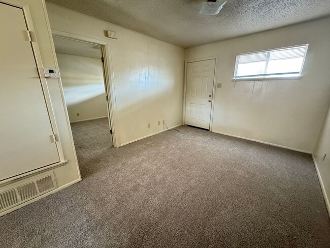 Building Photo - 808 Safady Ave