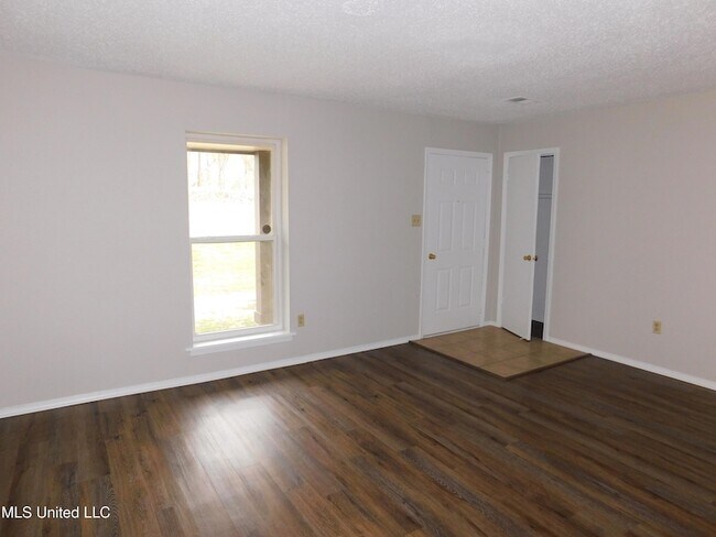 Foto del edificio - 5431 Nail Rd