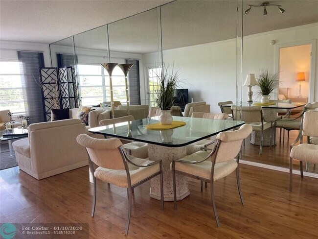 Foto del edificio - 2900 N Palm Aire Dr