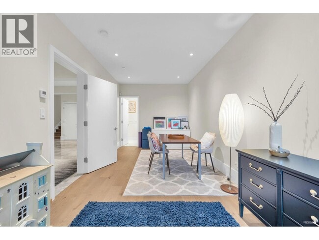 Photo du bâtiment - 2821 Chippendale Rd