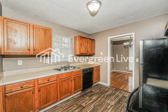 Foto del edificio - 2027 Townhouse Ln