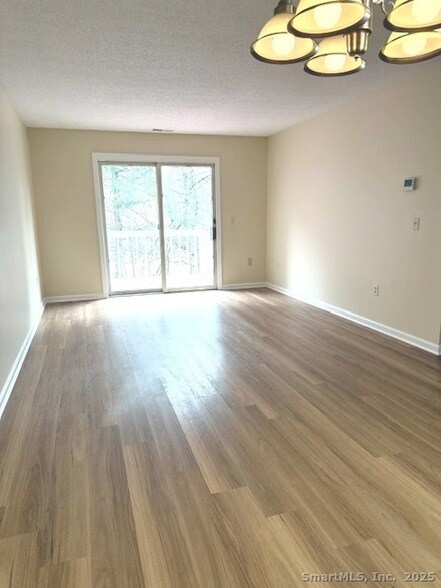 Foto del edificio - 25 Old Turnpike Rd