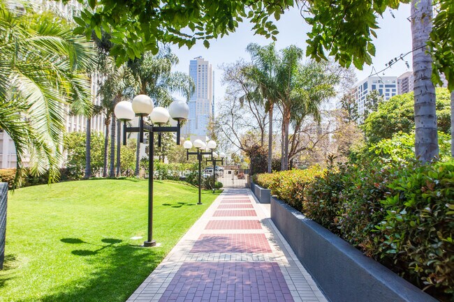 Foto del edificio - 880 W 1st St