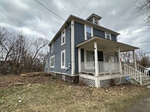Building Photo - 132 E Howard St