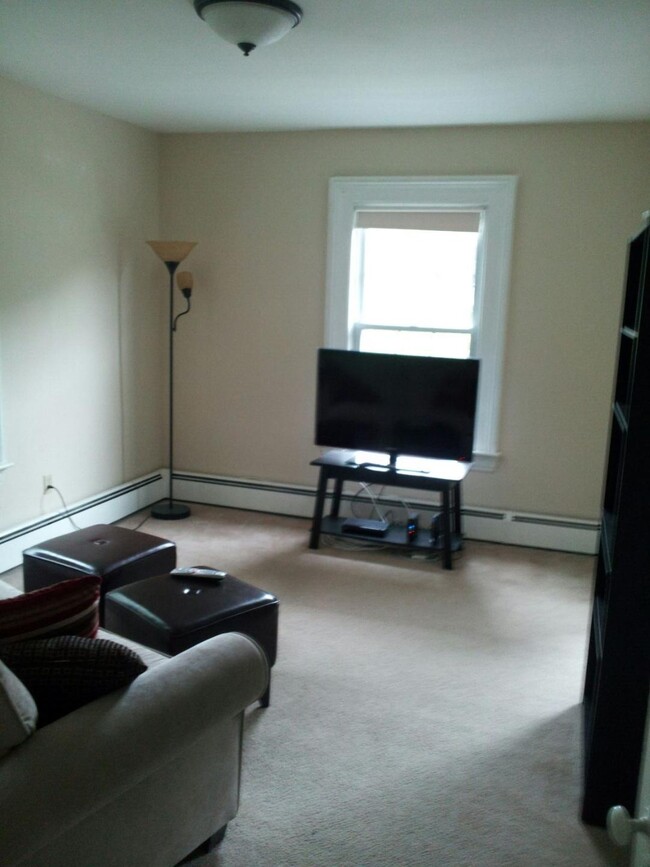 Living Room - 1767 Farmington Ave