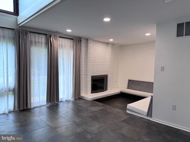 Foto del edificio - 6277 Occoquan Forest Dr