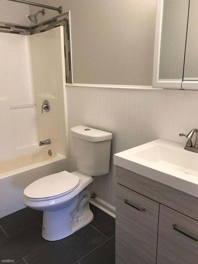 Building Photo - 2 br, 1 bath  - 49 Glade St
