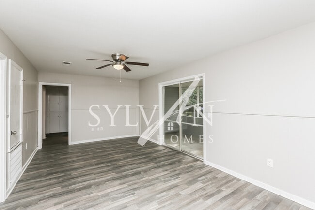Building Photo - This charming home is move-in ready!