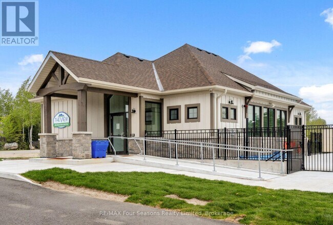 Building Photo - 5-415 Spooner Cres