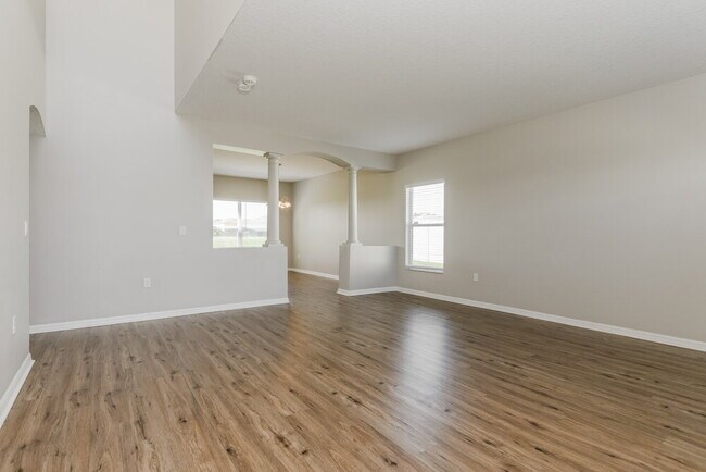 Foto del edificio - 349 Aldershot Ct