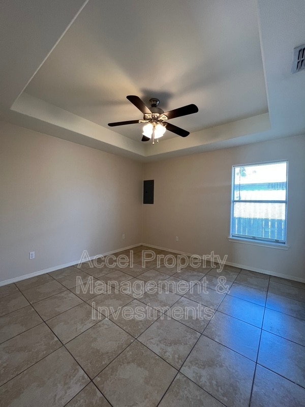 Building Photo - 415 Pirul St