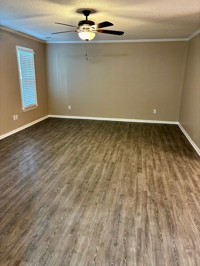 Foto del edificio - 548 Kenton Dr