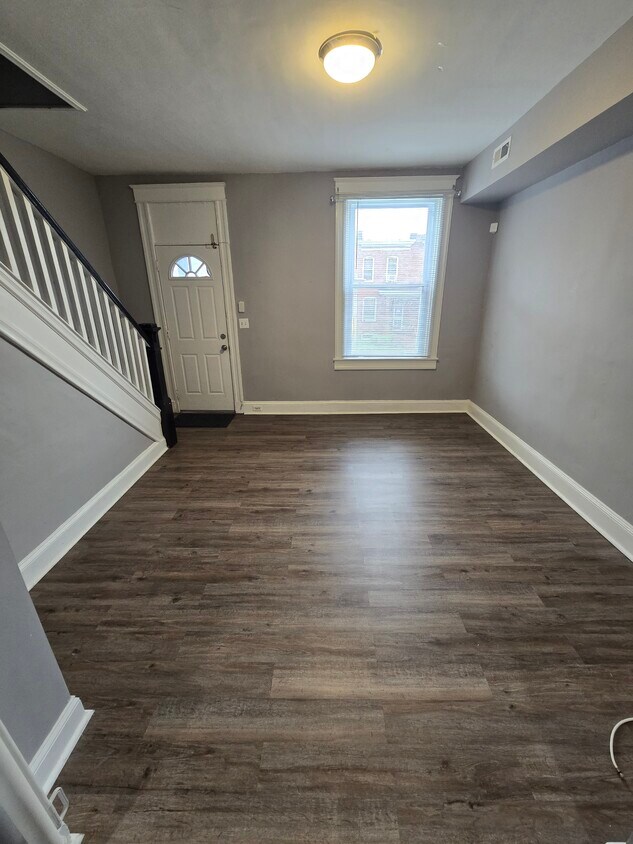 Foto principal - 3027 Kenyon Ave