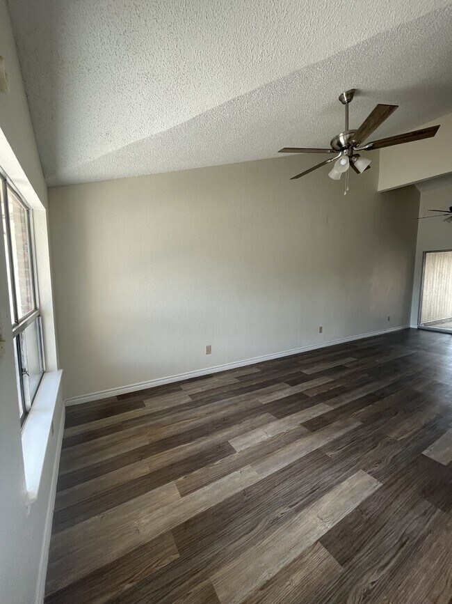 Building Photo - 847 Montera Rd