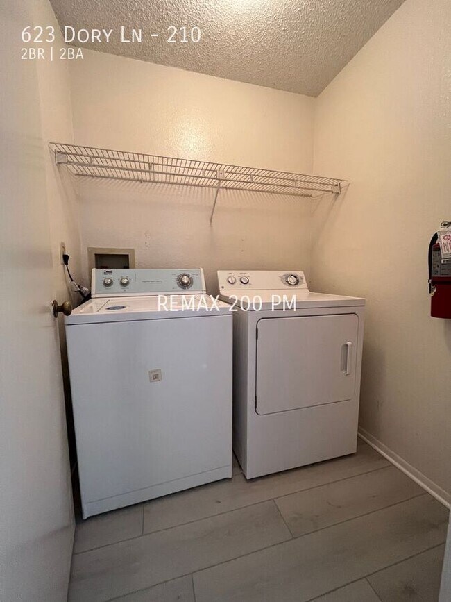 Foto del edificio - 623 Dory Ln