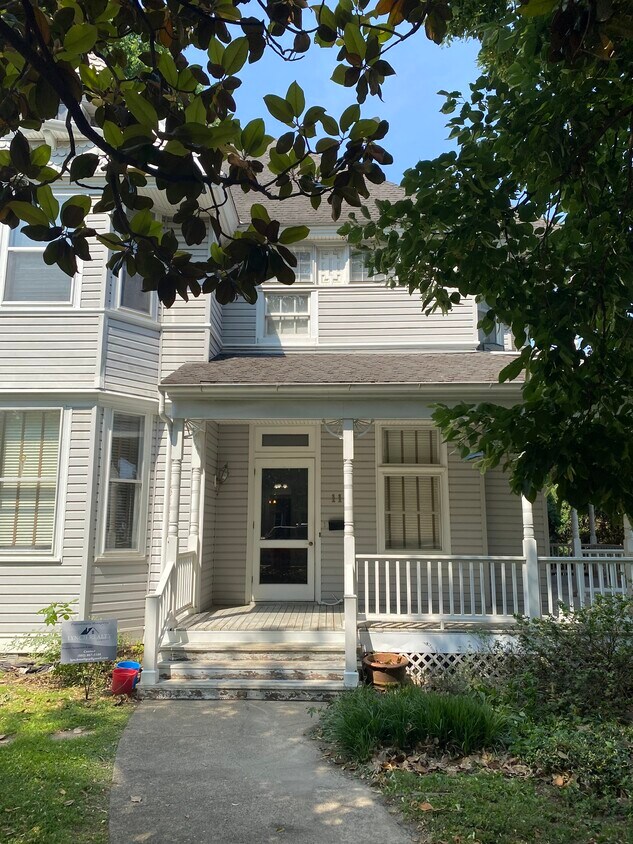 Primary Photo - 110 Crescent Ct