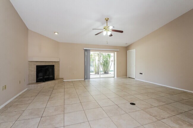 Building Photo - 5556 Colonial Oaks Blvd