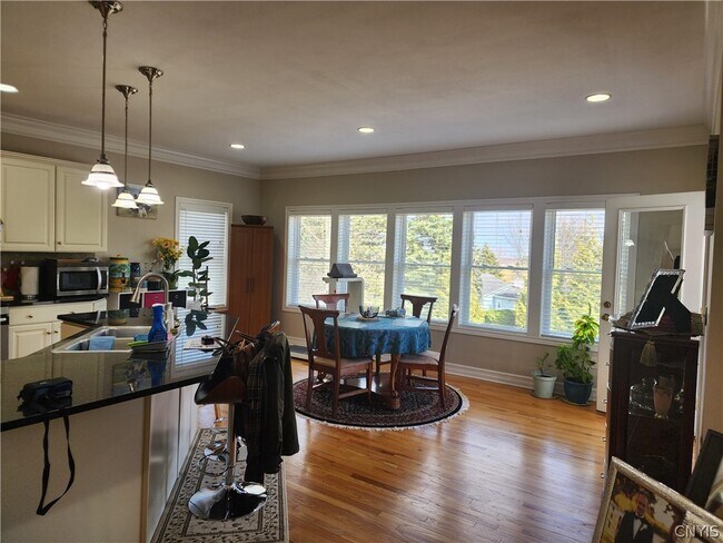 Foto del edificio - 4560 Providence Rd