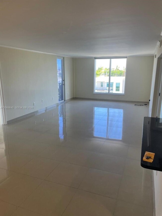Foto del edificio - 10350 W Bay Harbor Dr
