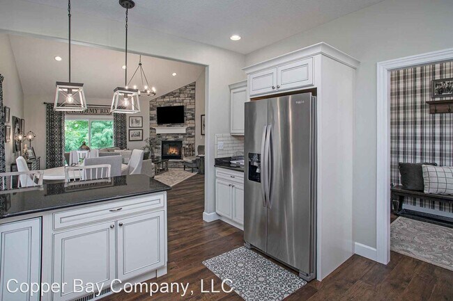 Building Photo - 4 br, 2 bath House - 708 Red Sunset Ave. L...