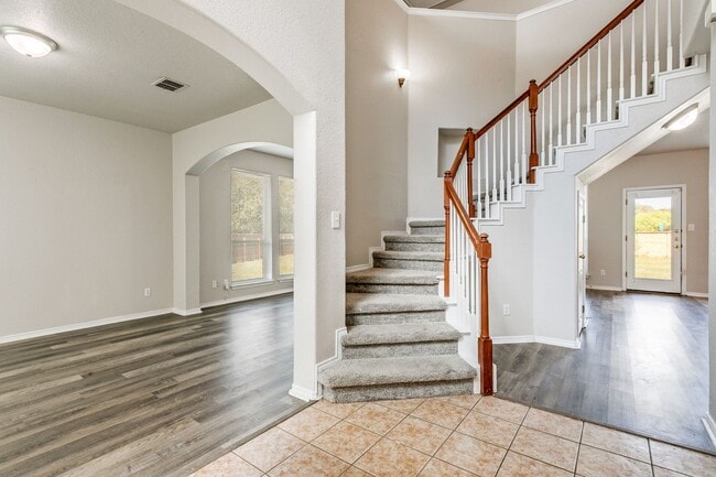 Building Photo - Welcome home to this spacious 4-bedroom, 2.5 bath home in Fox Grove.