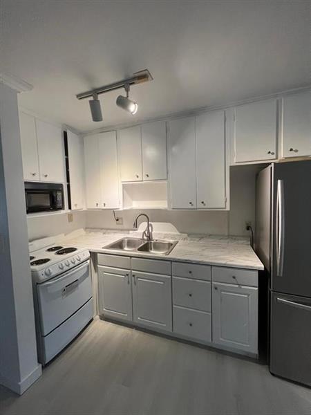 Foto del edificio - 901 N Birch Rd