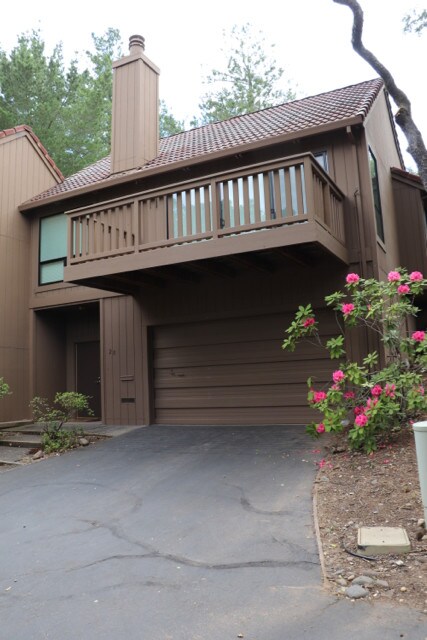 Exterior - 28 Oak Forest Pl