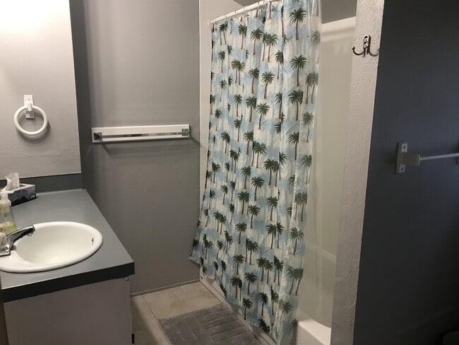 Building Photo - 598 Pleasant Ave