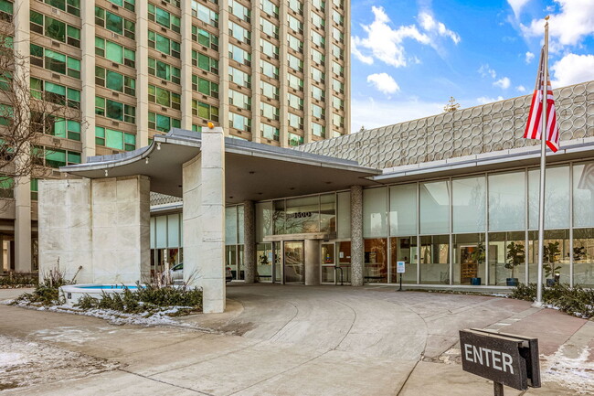 Foto del edificio - 3600 N Lake Shore Dr