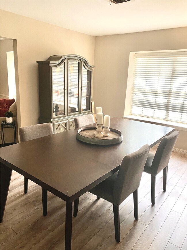 Foto del edificio - 10142 Metronome Dr